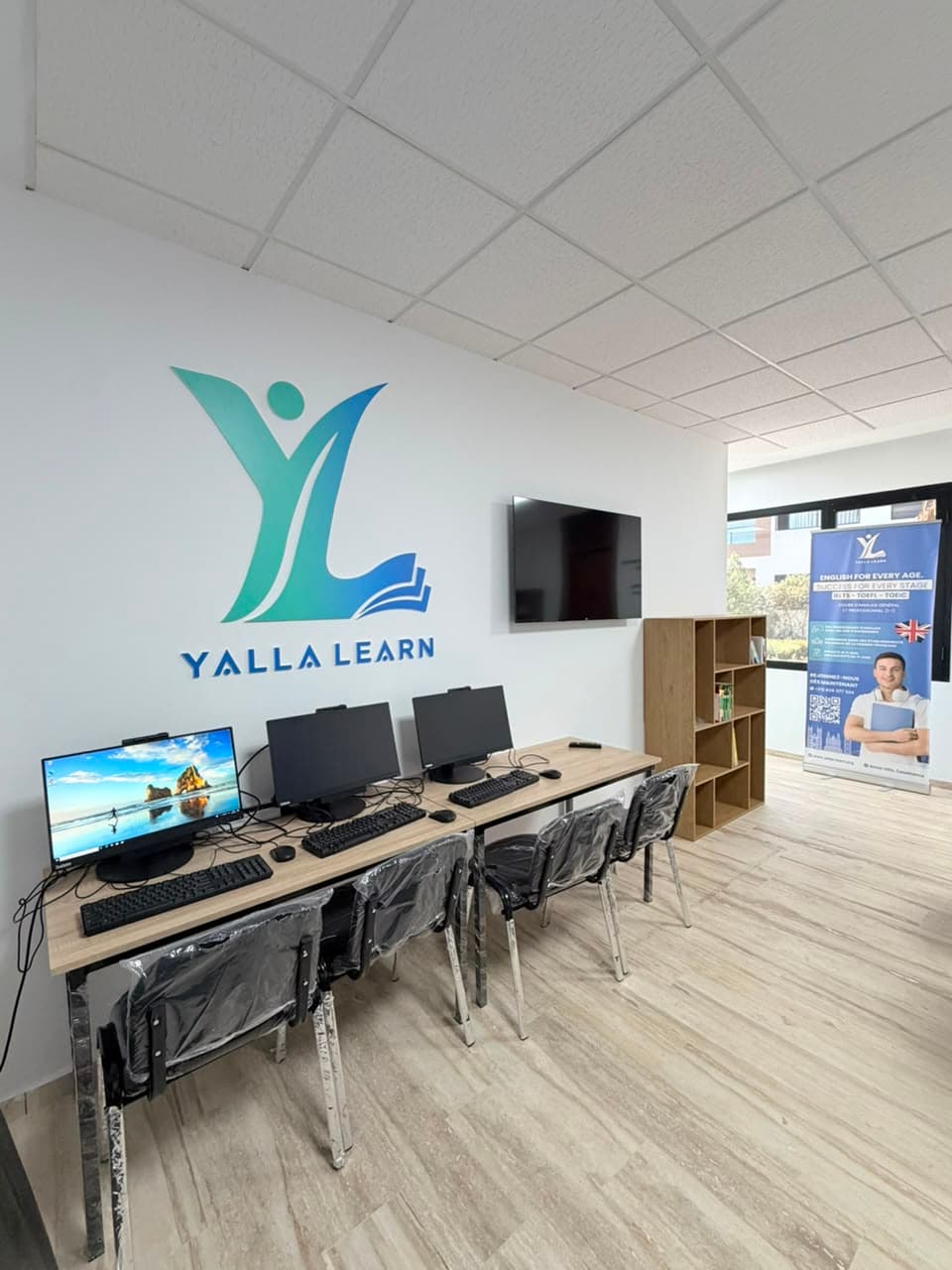 Salle de cours et espace langues — Centre Yalla Learn, Casablanca